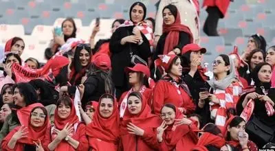  تشویق گندوز از سوی بانوان هوادار پرسپولیس