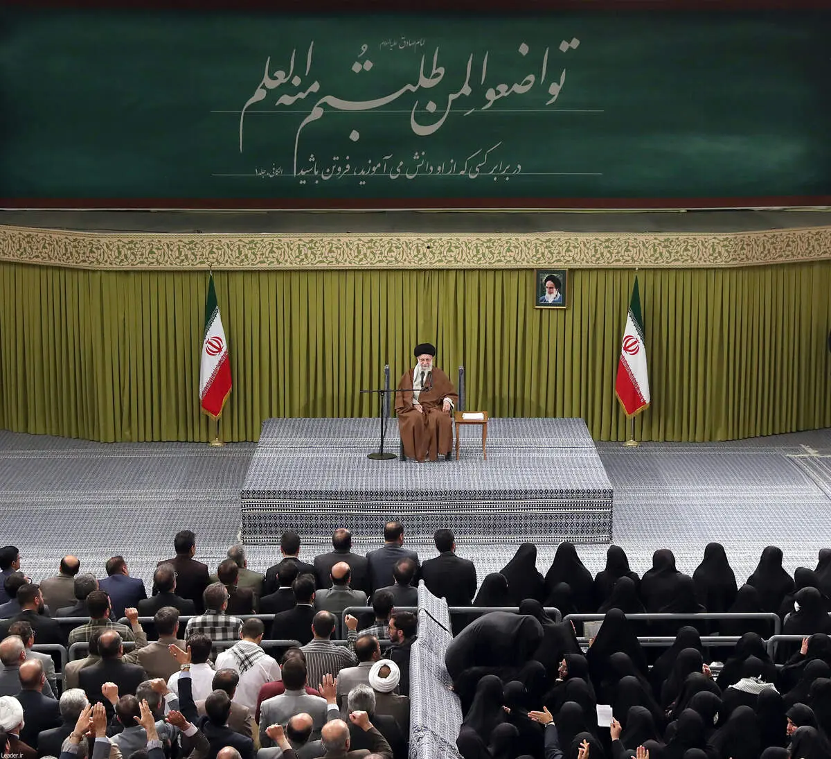 دیدار جمعی از معلمان و فرهنگیان سراسر کشور با رهبر انقلاب/ گزارش تصویری