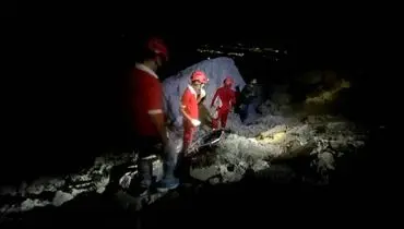 فرونشست زمین در بندرعباس باعث سقوط یک خودرو شد +فیلم