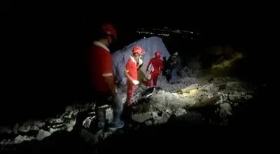 فرونشست زمین در بندرعباس باعث سقوط یک خودرو شد +فیلم