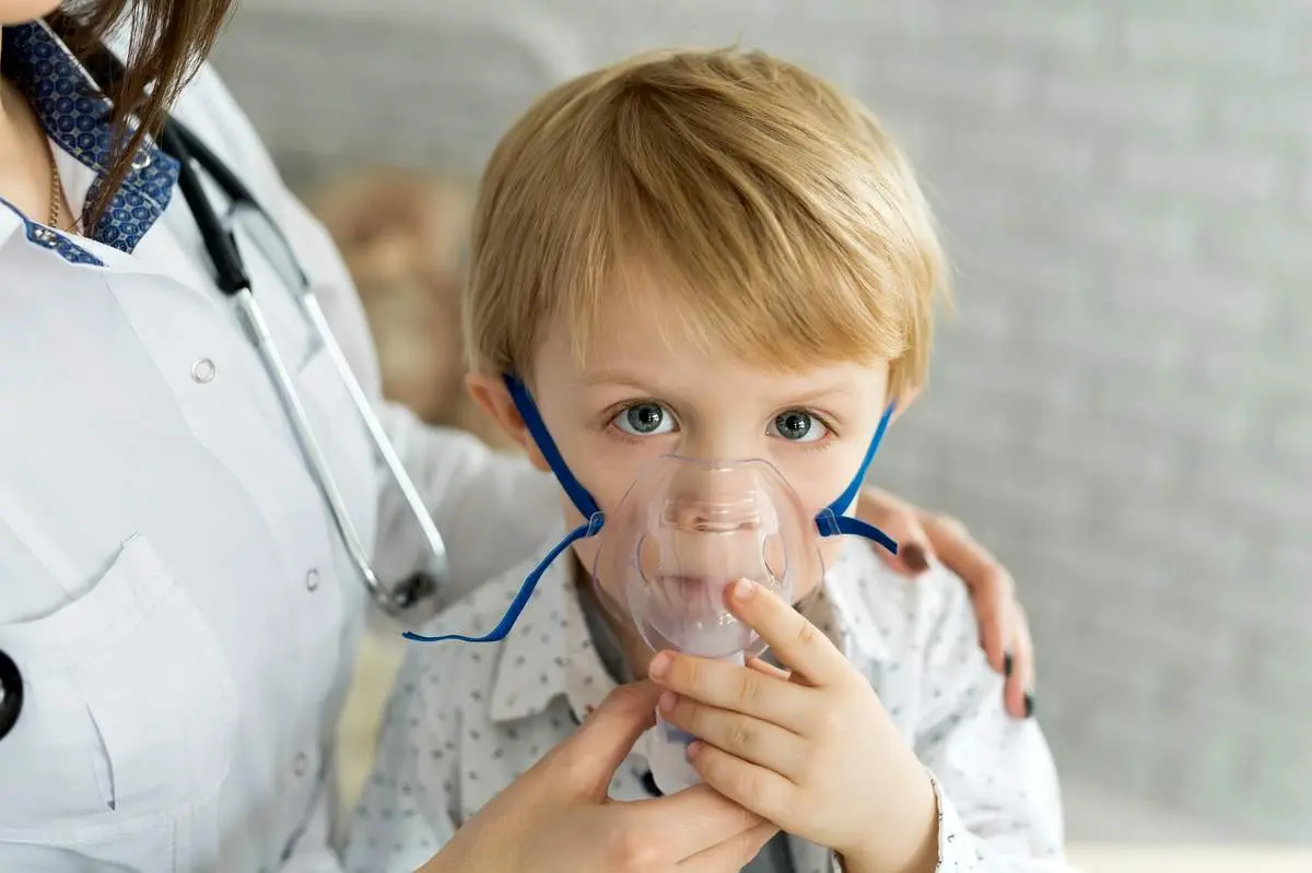 علائمی که نشان از مشکلات تنفسی در کودکان است +فیلم