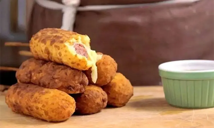 سوسیس شکم‌پر خانگی؛ یک میان‌وعده خوشمزه و آسان+فیلم