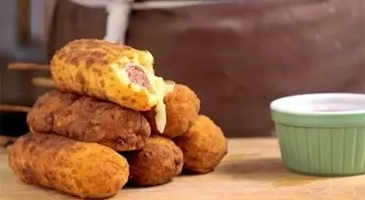 سوسیس شکم‌پر خانگی؛ یک میان‌وعده خوشمزه و آسان+فیلم