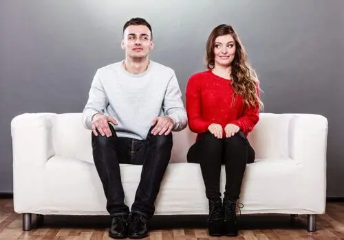 چالش‌های دوران میانسالی در زندگی مشترک: چگونه رابطه را در گذر زمان حفظ کنیم؟