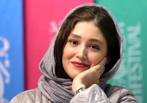 تیپ ناهماهنگ فرشته حسینی در اکران یک فیلم