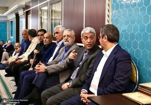تصاویری از محمدجواد ظریف در مراسم ختم برادر هاشمی رفسنجانی/ وزیر استیضاح شده پزشکیان همنشین طیب نیا شد