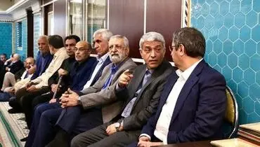 تصاویری از محمدجواد ظریف در مراسم ختم برادر هاشمی رفسنجانی/ وزیر استیضاح شده پزشکیان همنشین طیب نیا شد