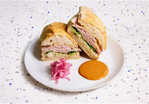 طرز تهیه ساندویچ پاسترامی گرم خانگی خوشمزه
