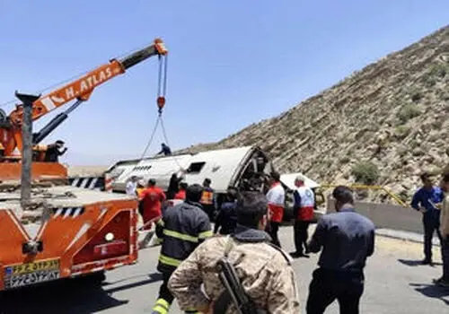 سقوط اتوبوس به رودخانه جان ١٨ نفر را گرفت