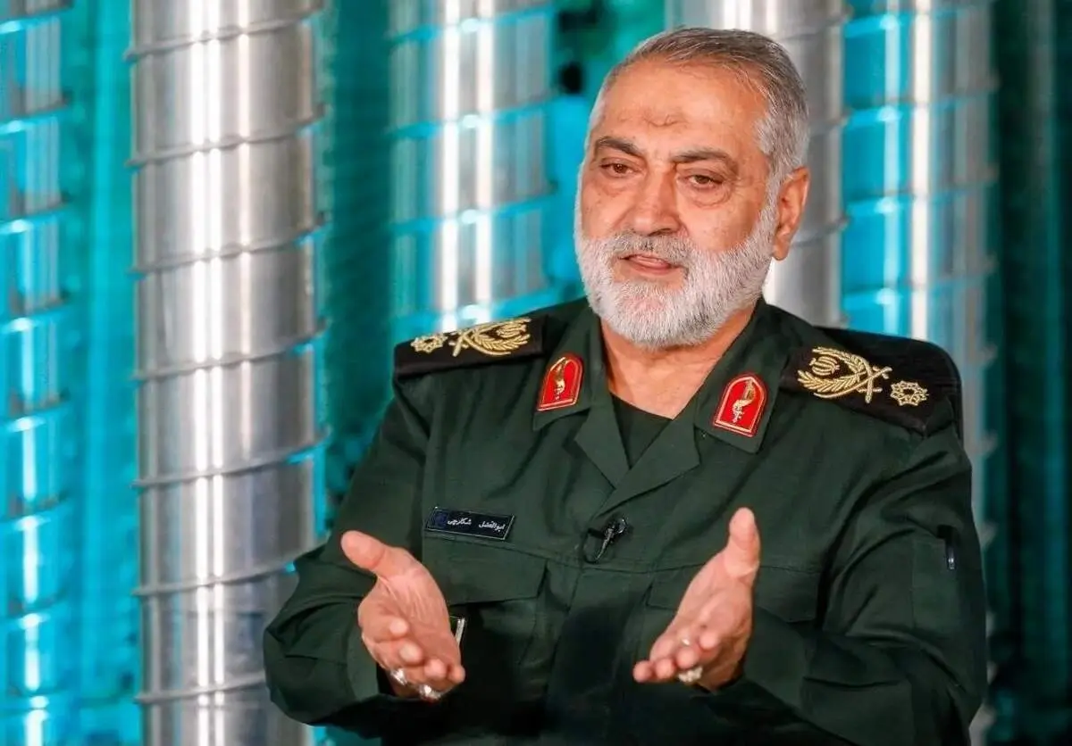 سردار شکارچی: در جنگ سخت هر شهید ده‌ها انسان آماده‌تر را به میدان می‌آورد