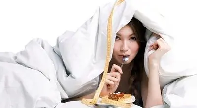 چرا نباید پیش از خواب غذا بخوریم؟

