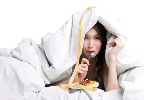 با عجله غذا خوردن چه خطراتی برای سلامتی دارد؟