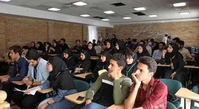 تأثیر درآمد بالای بلاگرها بر نگاه جوانان به تحصیلات دانشگاهی