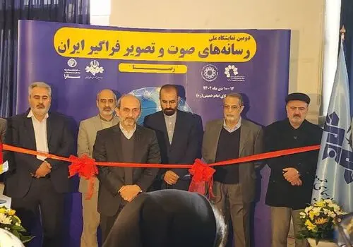 حضور افسانه چهره آزاد و همسرش در نمایشگاه آثار تجسمی سینماگران