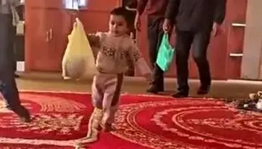 اهدای قلک یک کودک کشمیری به آسیب‌دیدگان جنگ در ایران/ویدیو 