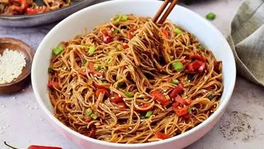 طرز تهیه نودل متفاوت و لذیذ در کمتر از 10 دقیقه+فیلم