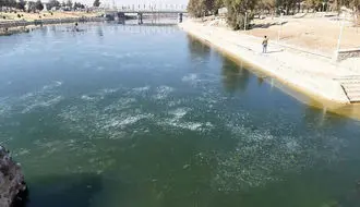 تصاویر تازه از دریاچه یخ‌زده سد زاینده رود + فیلم

