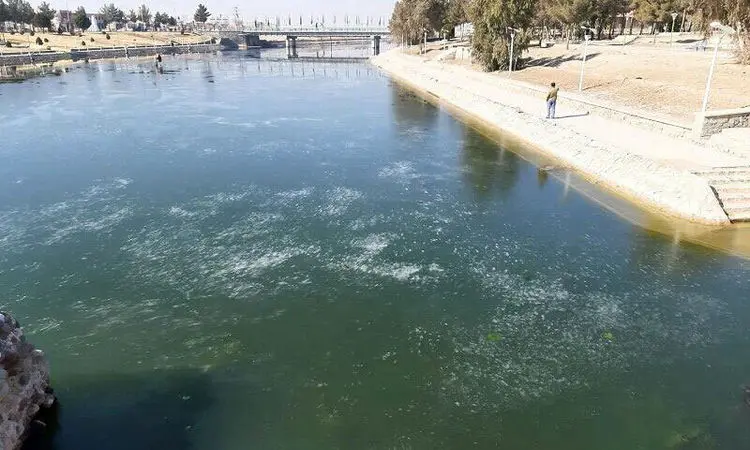 تصاویر تازه از دریاچه یخ‌زده سد زاینده رود + فیلم

