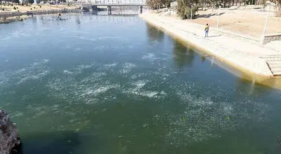 تصاویر تازه از دریاچه یخ‌زده سد زاینده رود + فیلم

