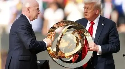 جام‌جهانی در سایه جنگ/ رئیس فیفا سمت غلط تاریخ کنار ترامپ ایستاد!

