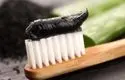 زغال فعال در خمیر دندان؛ پاک‌کننده طبیعی یا تهدید مینای دندان؟