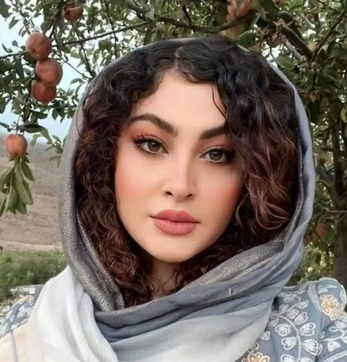 واکنش مریم مومن به گرانی دلار