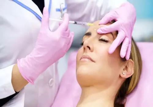 بررسی ترند جنجالی تیک تاک؛ مالیدن پوست موز به صورت!