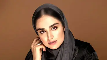 قاب جدیدی  از هانیه غلامی در کافه ای سنتی با شعر شمس 