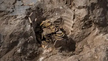 کشف تاریخی گنج‌های مدفون؛ از خمره‌های طلا و نقره تا هزاران سکه باستانی + تصاویر