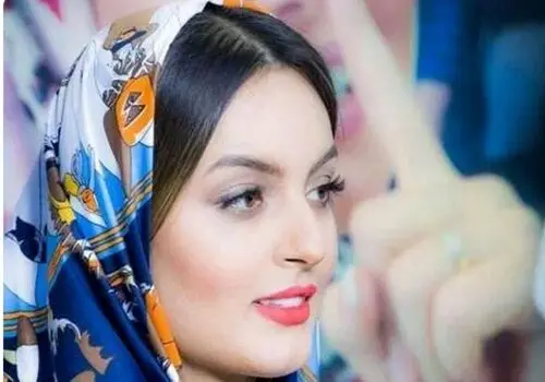 نیلوفر پارسا با استایلی خیره‌کننده و کت ترند سال در کانون توجه!