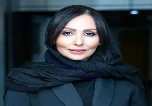 استایل پرستو صالحی با مانتوی اپل دار و مدل موی اوشینی