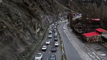 جاده چالوس پس از ریزش سنگ بازگشایی شد