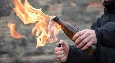 حمله اغتشاشگران به پلیس با کوکتل مولوتوف+ فیلم