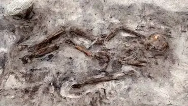 کشف مقبره ۱۱۰۰ ساله زن و سگش در قایق + عکس