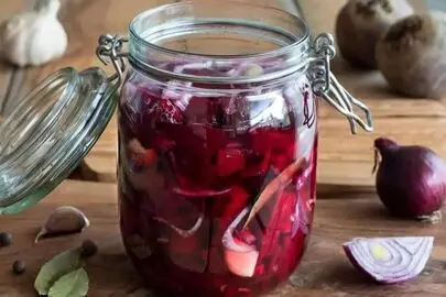 طرز تهیه ترشی پیاز و لبو؛ یک ترشی خوشرنگ و پاییزی
