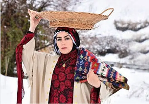عکس‌های داغِ «نازارِ» سریال نون خ با تیپی ساده و مینیمال