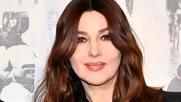 «مونیکا بلوچی» به همراه دوستش و پس از صرف ناهار در نیویورک؛ سال 1382