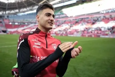 رقابت پرسپولیس و استقلال برای جذب پدیده ۱۹ ساله فوتبال ایران 