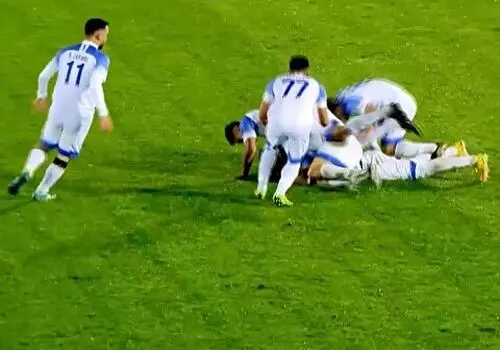 خداحافظی عارف غلامی با هواداران استقلال+ عکس