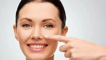 جوش‌های روی بینی از کجا می‌آیند؟ علت‌های شایع و درمان خانگی