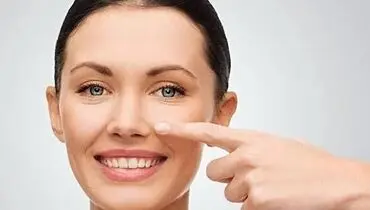 جوش‌های روی بینی از کجا می‌آیند؟ علت‌های شایع و درمان خانگی