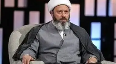 روحانی مشهور در صداوسیما «از خون جوانان وطن» را خواند/ویدیو 