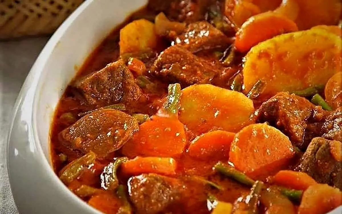 دستور پخت خوراک لوبیا سبز مجلسی با طعم دلچسب 