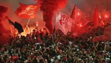کری خوانی یک هوادار تراکتور برای هواداران سپاهان و پرسپولیس + فیلم
