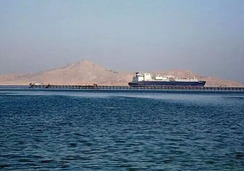 یمن یک نفتکش انگلیسی را هدف قرار داد+ فیلم