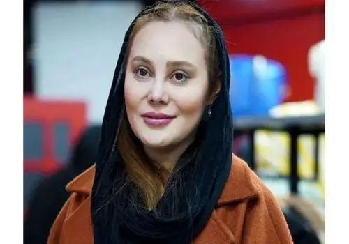 عکس های جدیدی  آرام جعفری در یک کافه لوکس