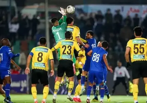  ۳ سپاهانی تمدید کردند