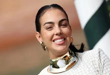 استایل باحجاب جورجینا در مسجد وایرال شد + عکس