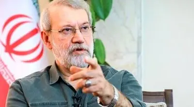  «علی لاریجانی» در اوایل انقلاب با لباس نظامی