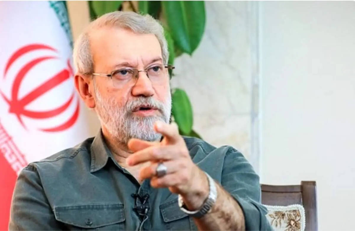  «علی لاریجانی» در اوایل انقلاب با لباس نظامی